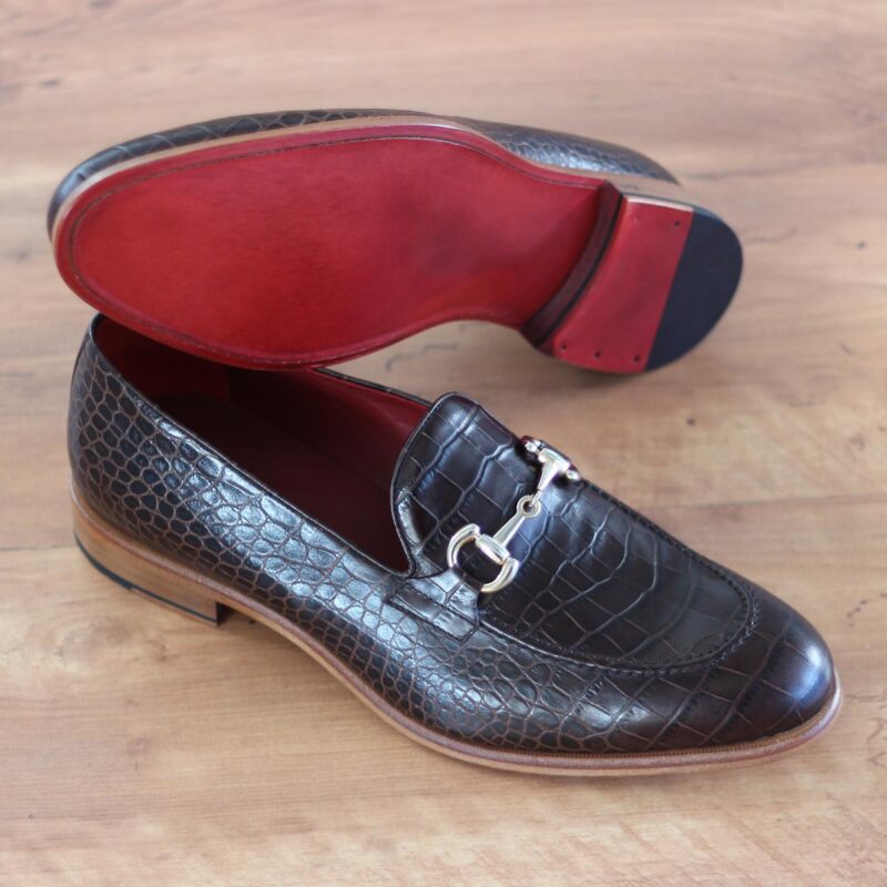 Front view of model Lin, painted croco,box calf Golf BespokeShoes